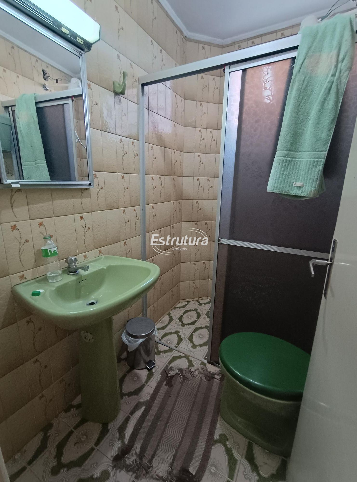 Apartamento com dois dormitórios, sala, cozinha e Banheiro no centro de Santa Ma