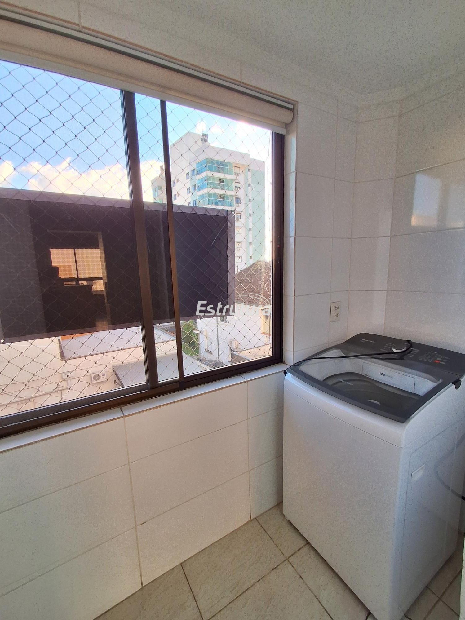 Apartamento mobiliado de 2 dormitórios
