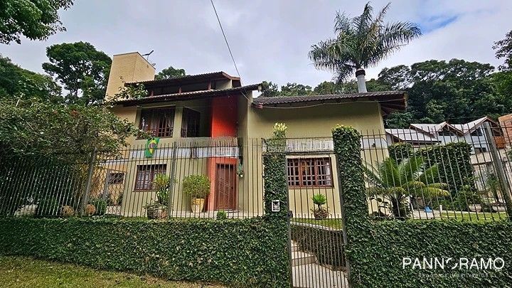 Casa, 4 quartos, 243 m² - Foto 1