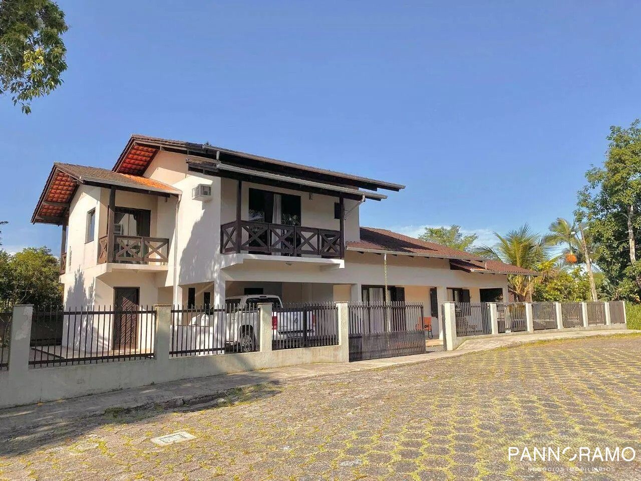 Casa, 4 quartos, 230 m² - Foto 1