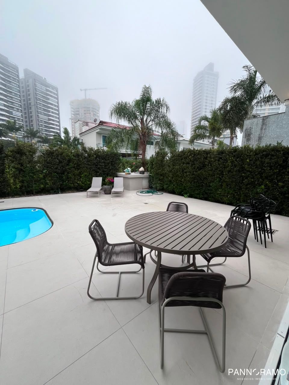 Casa, 3 quartos, 270 m² - Foto 1