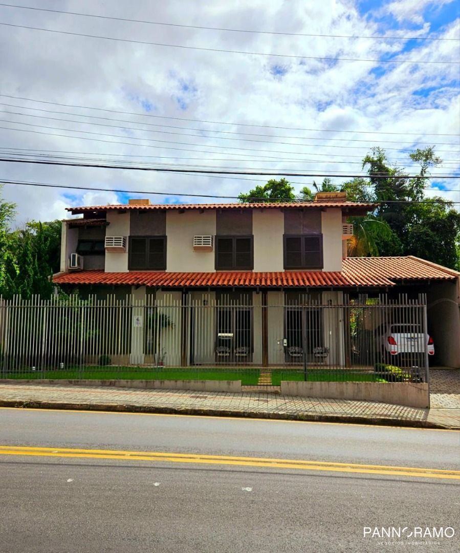 Casa, 3 quartos, 229 m² - Foto 2