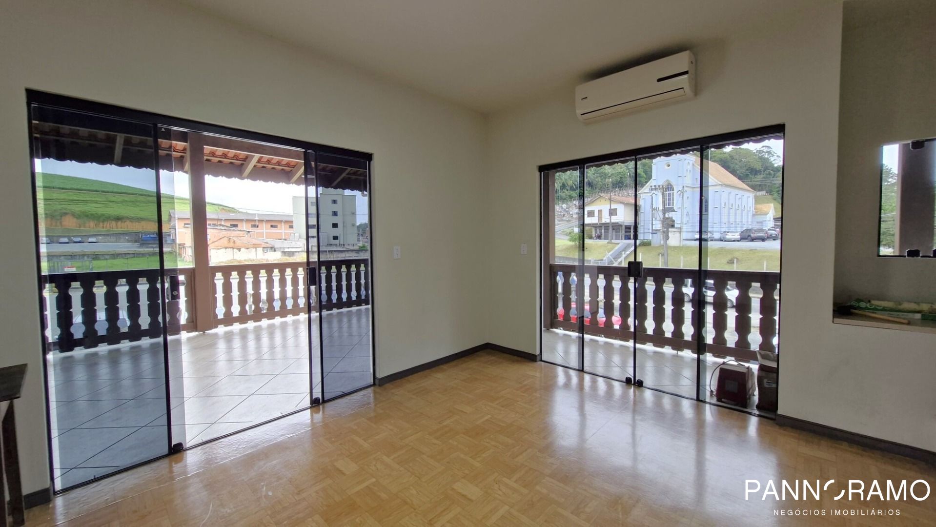 Casa, 5 quartos, 257 m² - Foto 1
