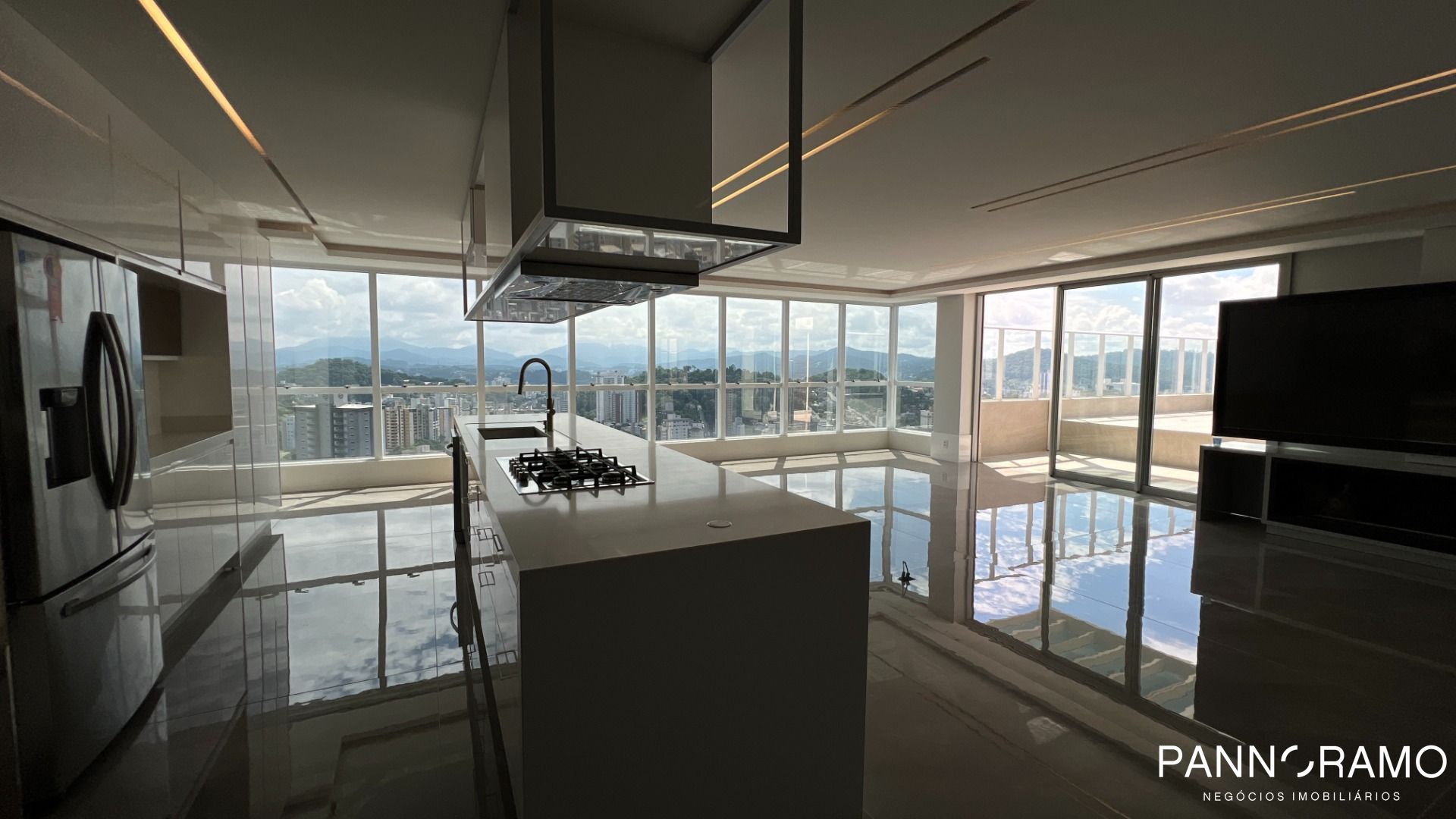 Cobertura, 3 quartos, 318 m² - Foto 2