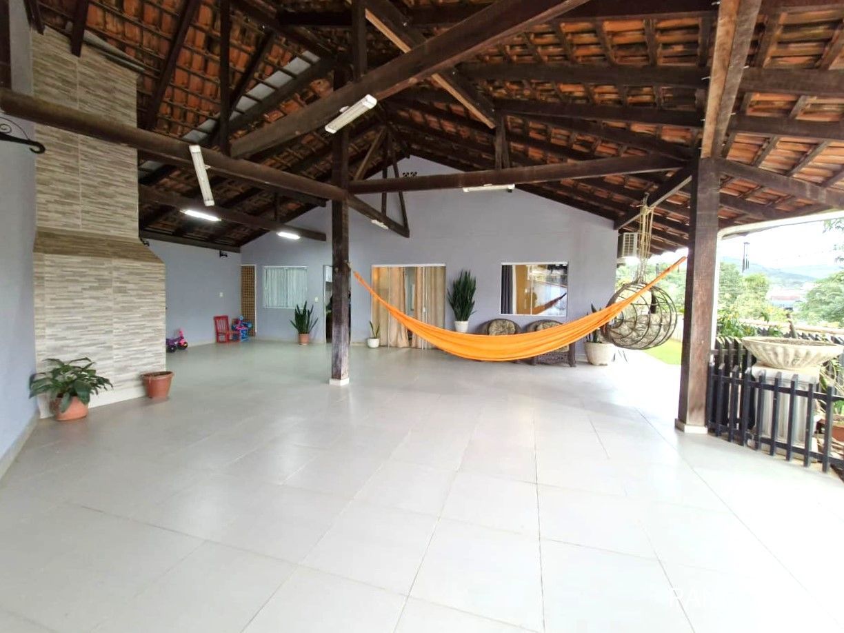 Casa, 4 quartos, 180 m² - Foto 1
