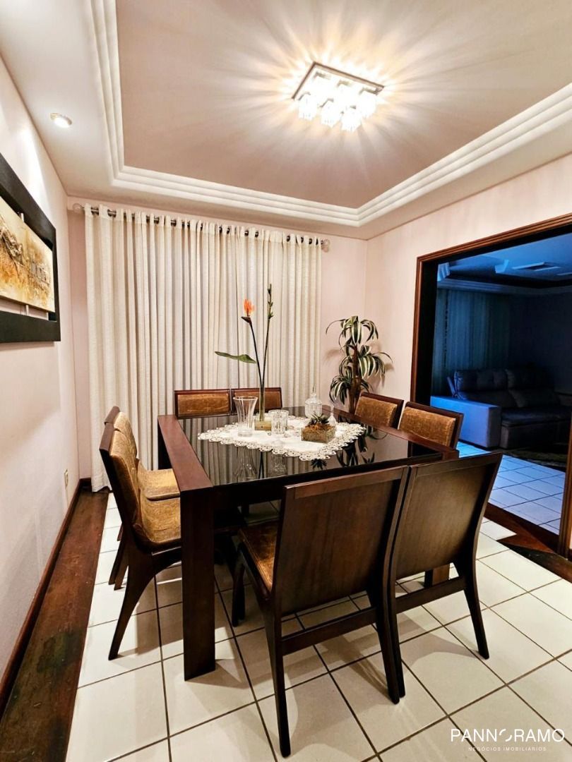 Casa, 3 quartos, 229 m² - Foto 8