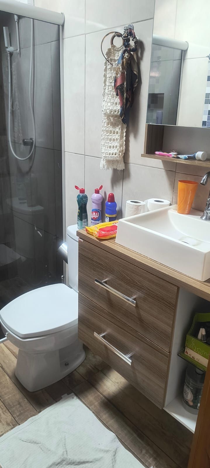 Casa com 2 quartos, amplo pátio e garagem no bairro saint pa