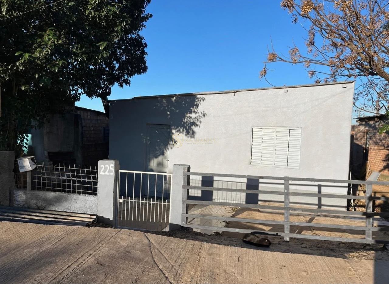 Casa com 2 dormitórios e pátio à venda no segabinazzi