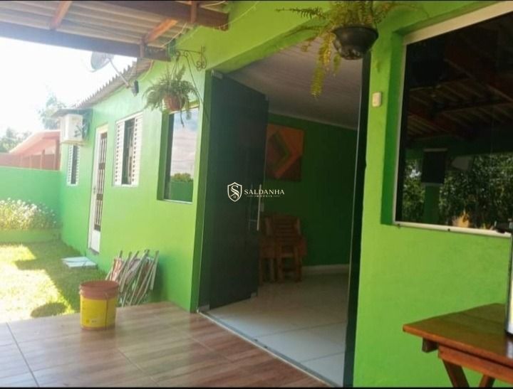 Casa com salão comercial e terreno de 432 m² no bairro media