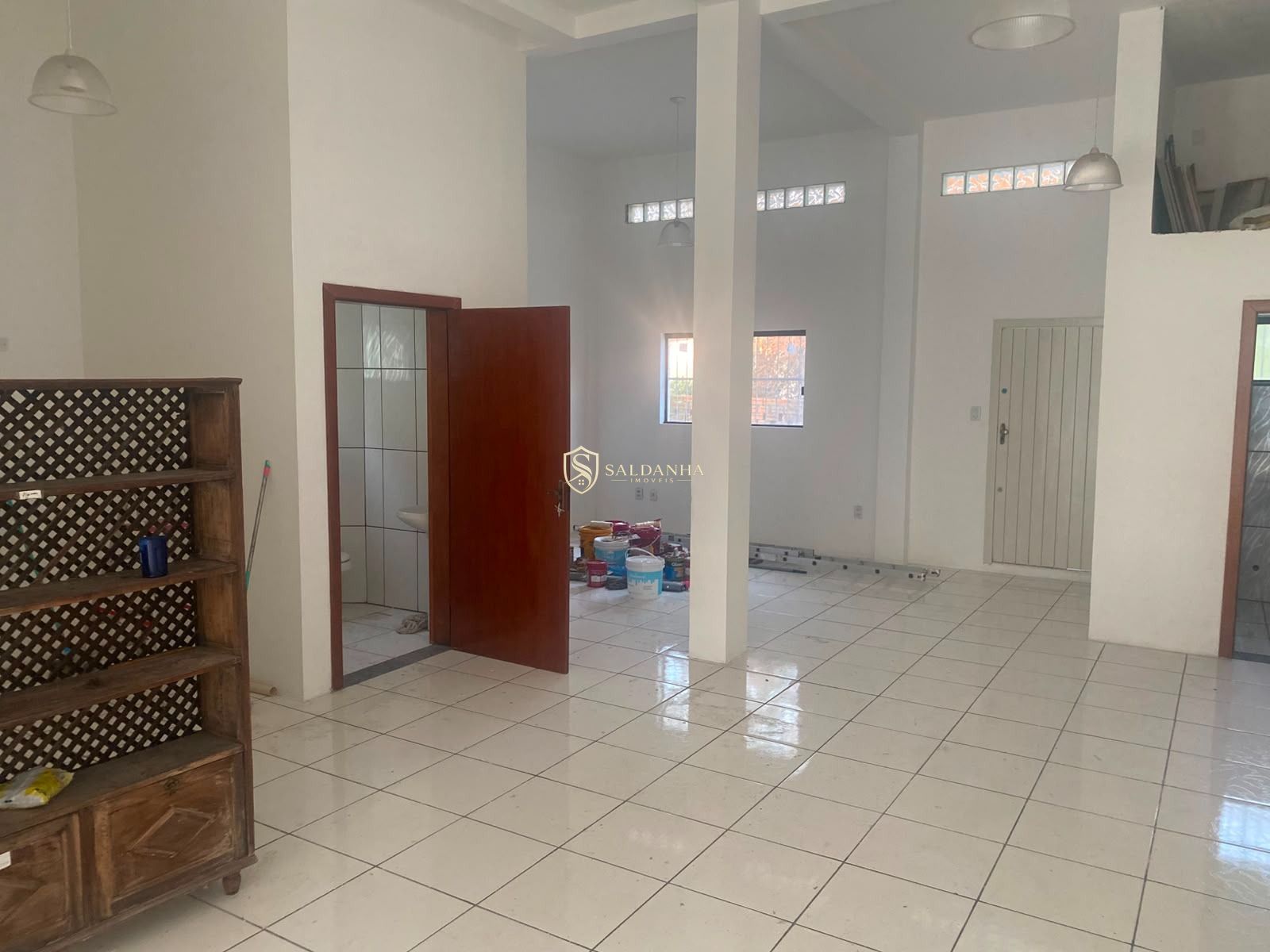 Sala comercial ampla de 150 m² à venda e para locação em ale