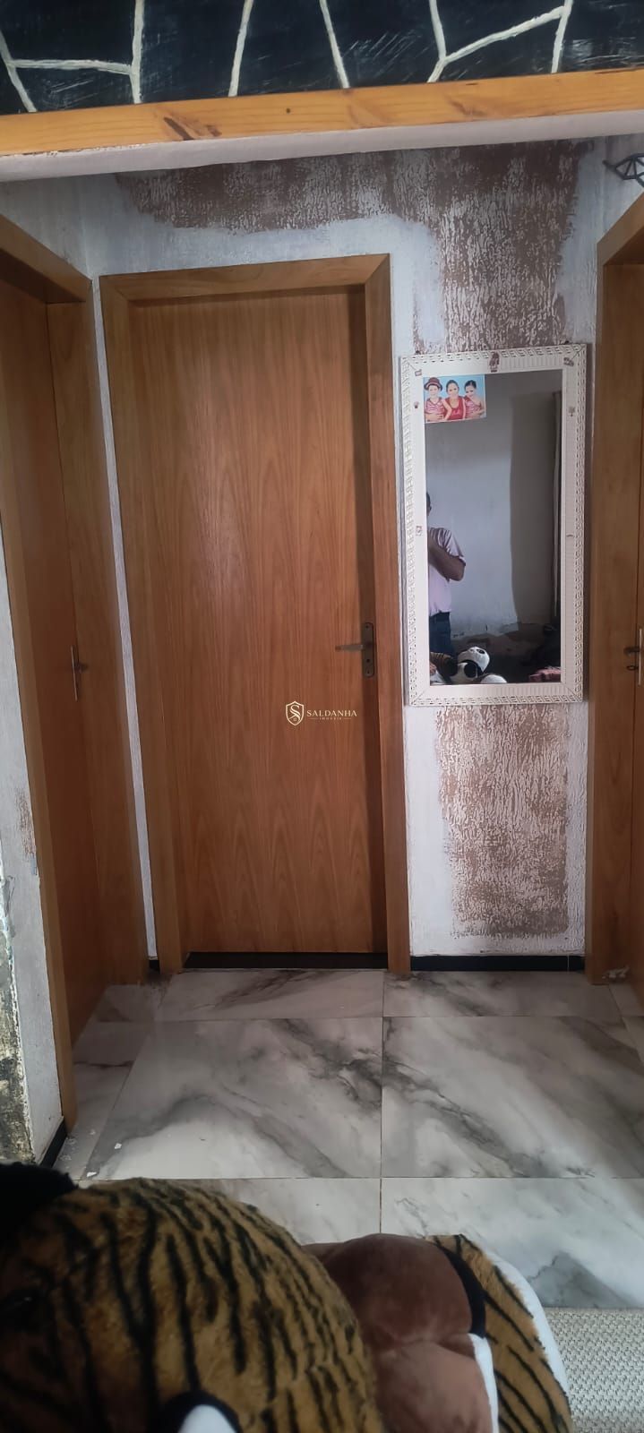 Casa com 2 quartos, amplo pátio e garagem no bairro saint pa