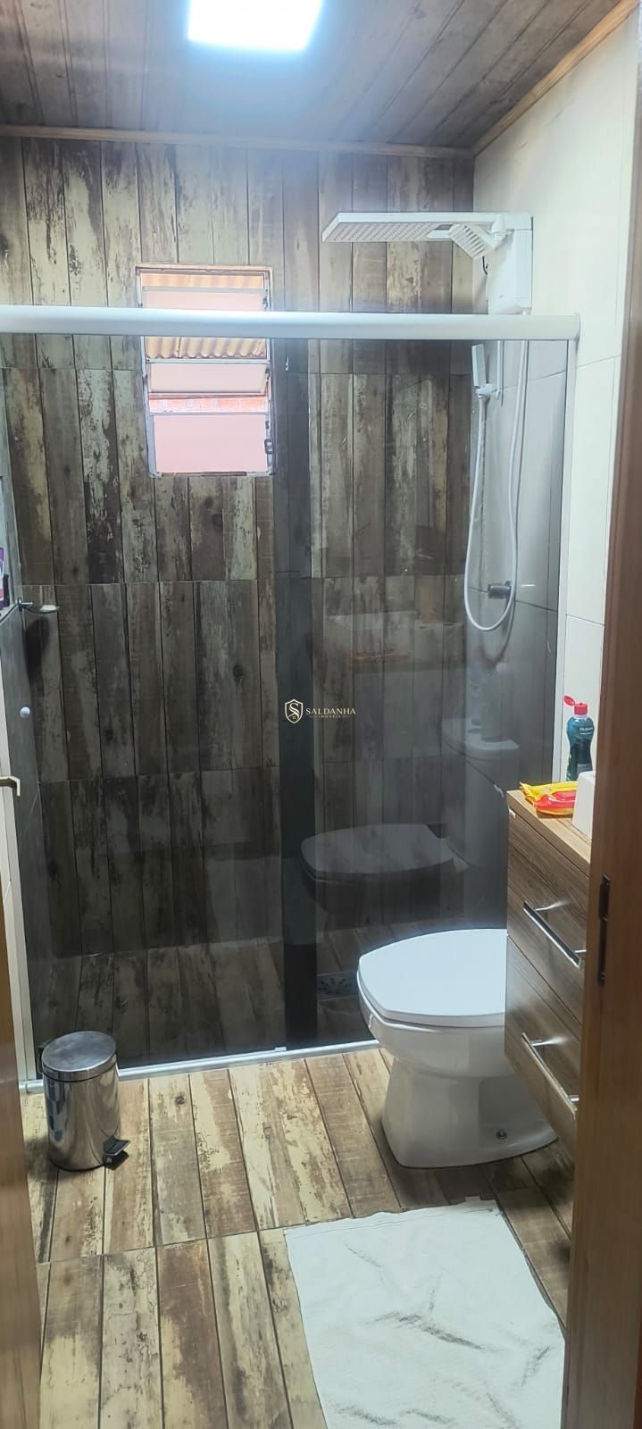 Casa com 2 quartos, amplo pátio e garagem no bairro saint pa