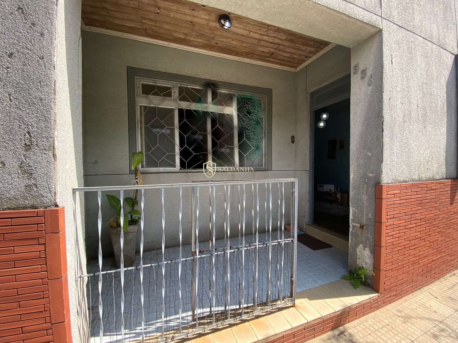 Casa ampla com 4 dormitórios e terreno de 513 m² no Centro