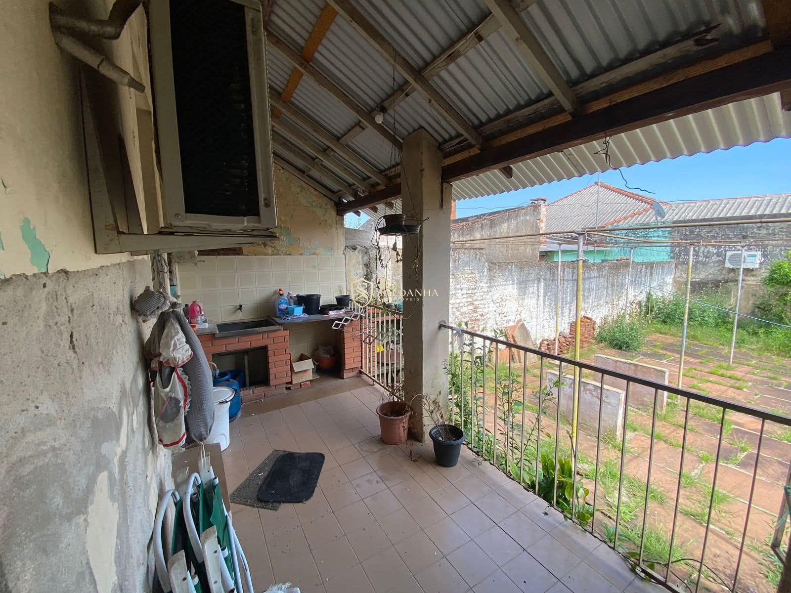 Casa ampla com 4 dormitórios e terreno de 513 m² no Centro