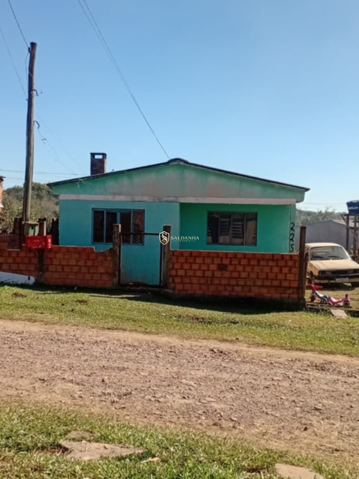 Casa com 3 dormitórios e amplo pátio à venda no airton senna