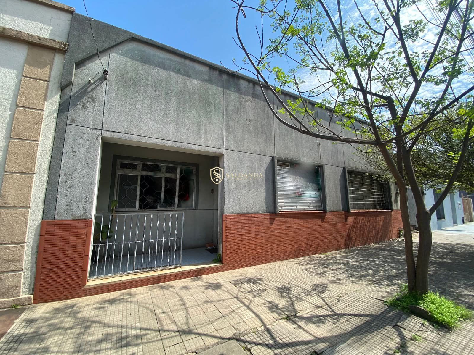 Casa ampla com 4 dormitórios e terreno de 513 m² no Centro