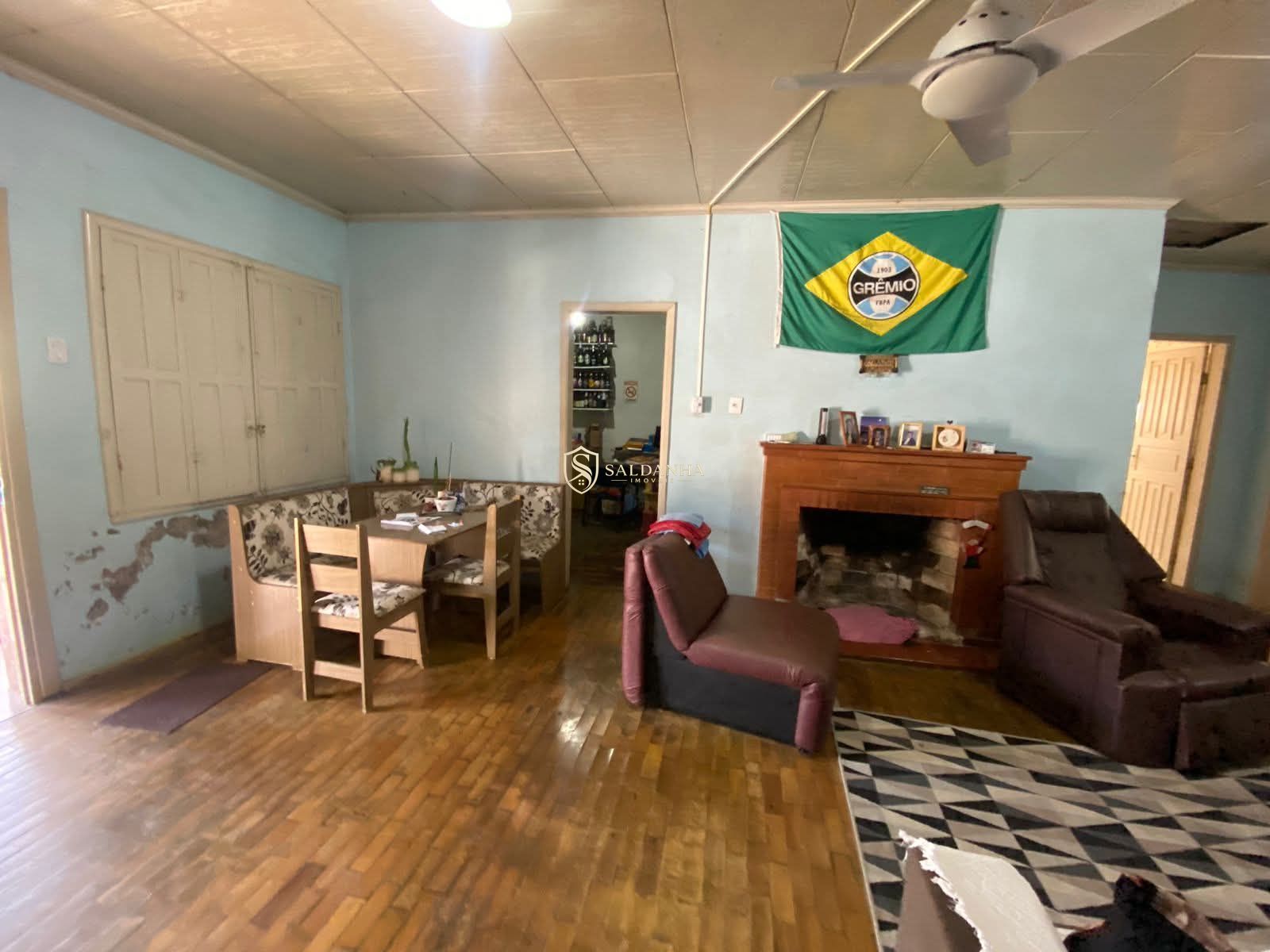 Casa ampla com 4 dormitórios e terreno de 513 m² no Centro
