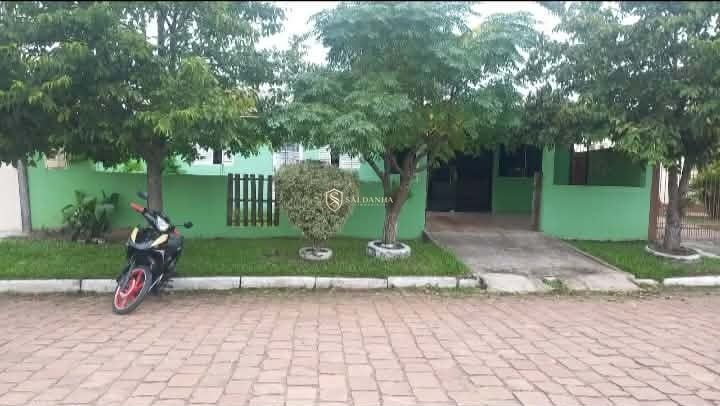 Casa com salão comercial e terreno de 432 m² no bairro media