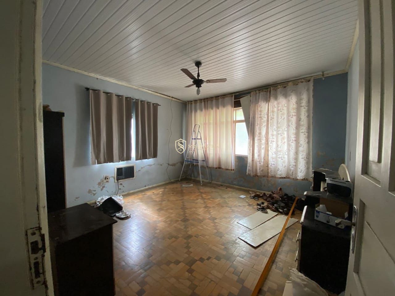 Casa ampla com 4 dormitórios e terreno de 513 m² no Centro