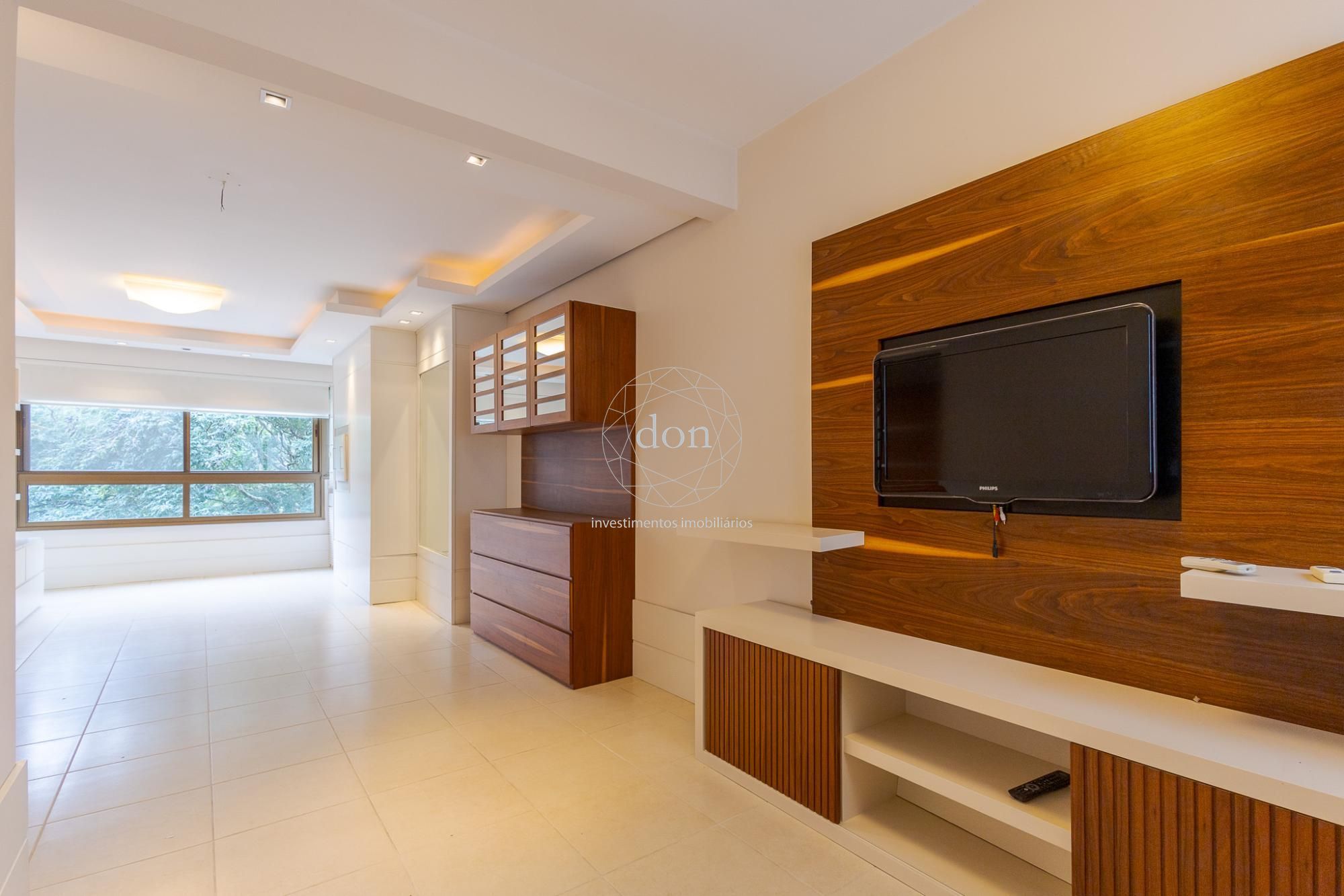 Apartamento com 02 dormitórios e 01 vaga de garagem em localização privilegiada no bairro Independência.