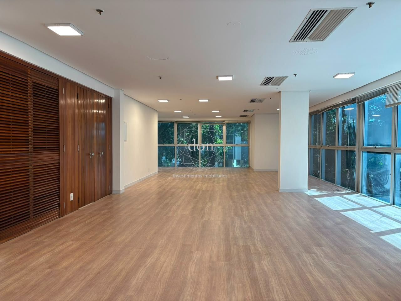 Sala comercial no Edifício Charles de Gaulle, para alugar, 103 m², Petrópolis - Porto Alegre — foto 4