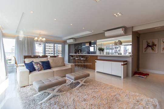 Apartamento a  venda 3 suítes, 3 vagas no bairro Petrópolis