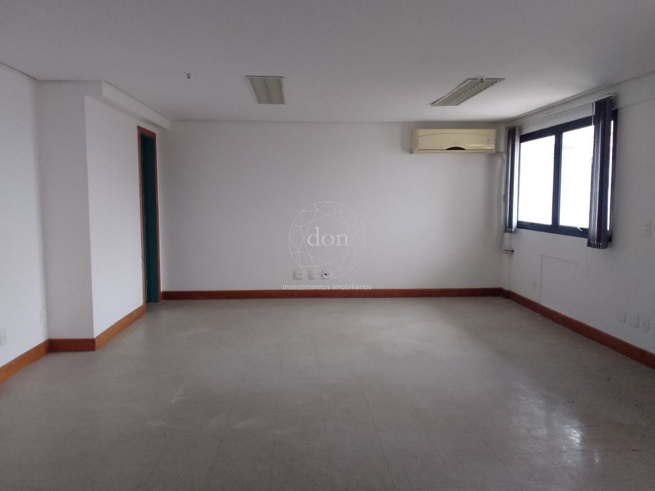Sala Comercial para alugar, 98m², Três Figueiras - Porto Alegre