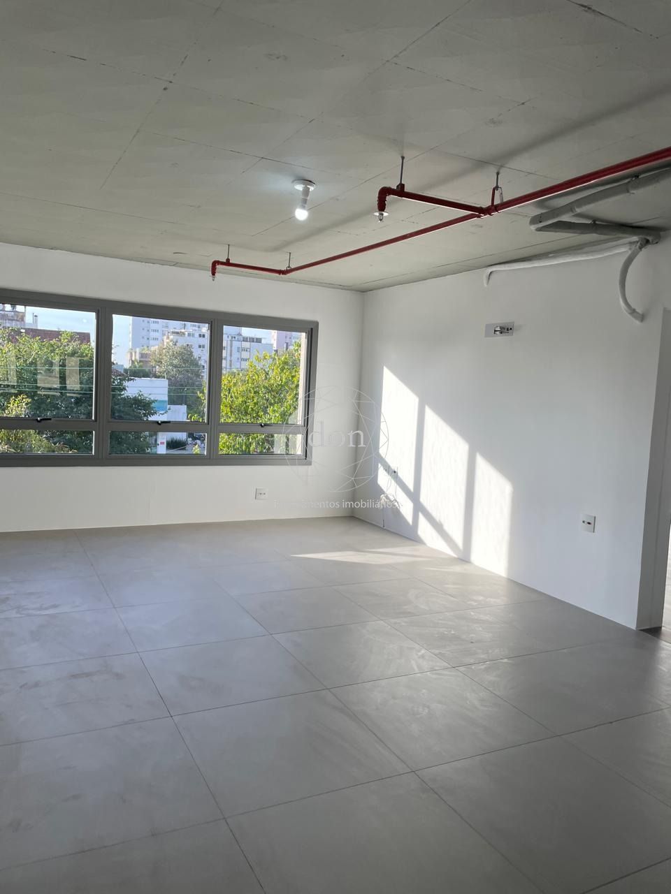 Sala Comercial à venda, 120m², Auxiliadora - Porto Alegre