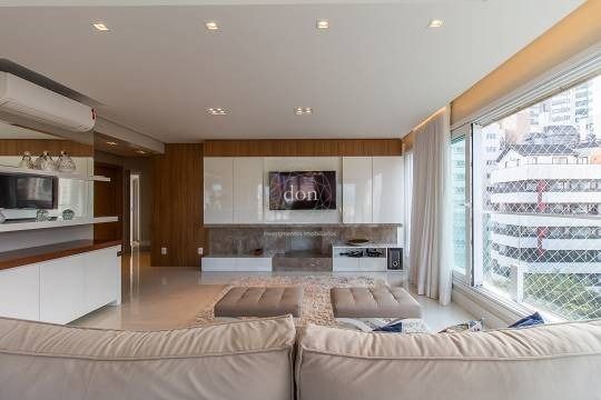 Apartamento a  venda 3 suítes, 3 vagas no bairro Petrópolis