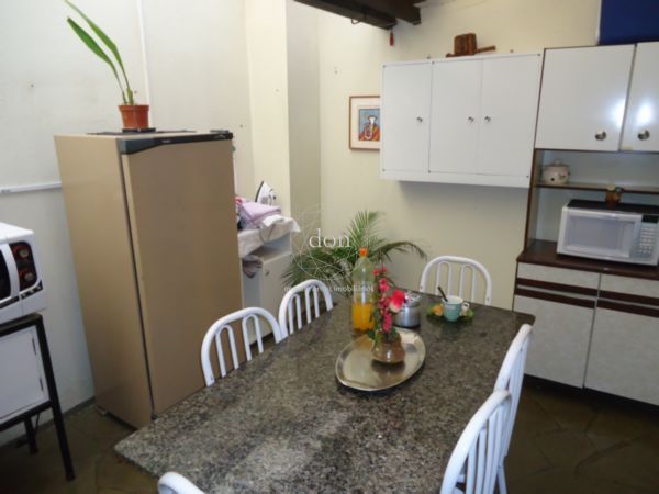 Casa 4 quartos à venda, 260m², Três Figueiras - Porto Alegre