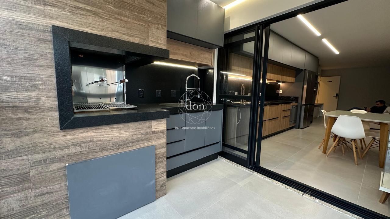 Apartamento impecável com 3 suítes na Praia de Palmas