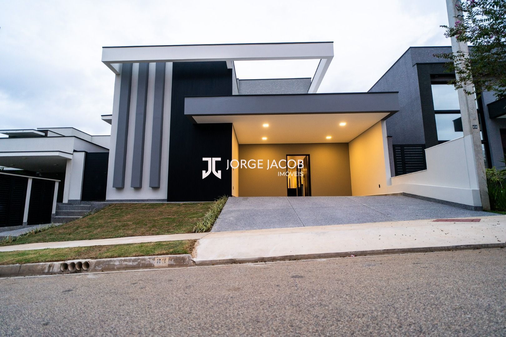 Casa, 3 quartos, 212 m² - Foto 1