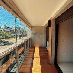 Apartamento com 3 dormitórios, 1 suíte, sacada fechada e 97m² de área privativa