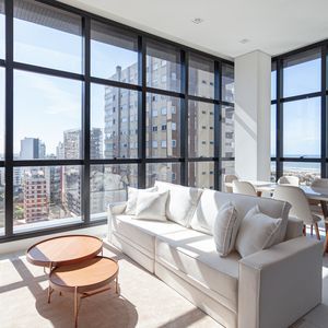 Apartamento de 88m² no 15° Andar do Ed. London na Praia Grande em Torres