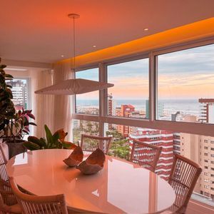 Apartamento mobiliado e decorado com vista para o mar, 258m² e 3 dormitórios