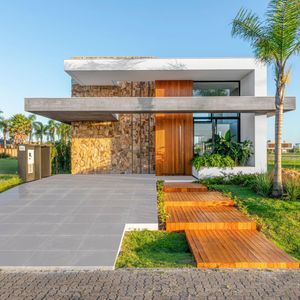 Casa Mobiliada de 218m² com 3 Suítes e Piscina Privativa no Ilhas Park em Torres