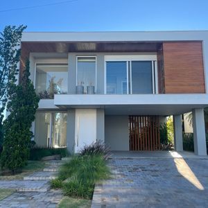 Casa no condomínio Reserva das Águas com 4 suítes e 320m² de área privativa.
