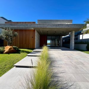 Casa com 4 suítes, 2 vagas de garagem, 336m² no Reserva das Águas