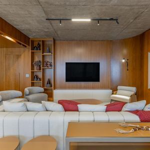 Apartamento equipado, mobiliado e decorado com vista para o mar