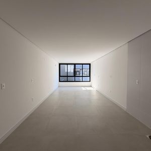 Studio 42m² na Praia da Cal — Edifício Florença com Churrasqueira e Sacada em Torres