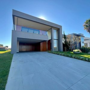Casa com 5 suítes, 4 vagas de garagem, 550m² no Condomínio Reserva das Águas