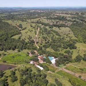 Fazenda de Luxo de 30 alqueires  à 65 kms de Goiânia