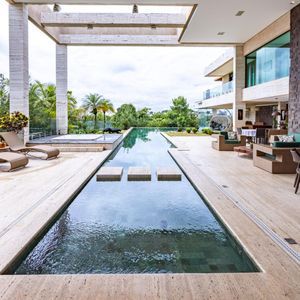 Casa para aluguel no Alphaville Araguaia com 5 suítes e lazer completo