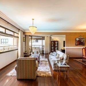 Apartamento no Vaca Brava com 340 m², 4 suítes e vista definitiva