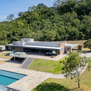 Estância de Alto Luxo em Pirenópolis com 11,81 ha, vista para a serra e estrutura para pousada