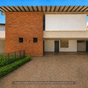 Sobrado Comercial/Residencial no Setor Sul com 540 m² de terreno, 321 m² construídos e localização estratégica em frente à Clínica do Esporte