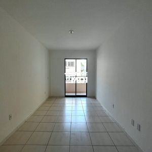 SALA ESTAR COM SACADA E CHURRASQUEIRA