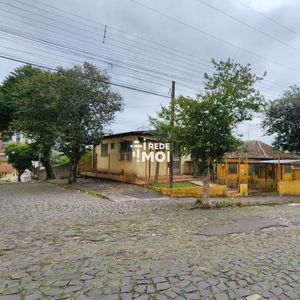 Os dois terrenos , lado a lado somam 750 m2. De esquina , próximo a Av. Dores.