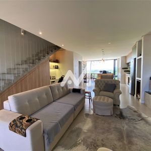 Sobrado com 245m² e 3 dormitórios no bairro Universitário em Lajeado para Comprar