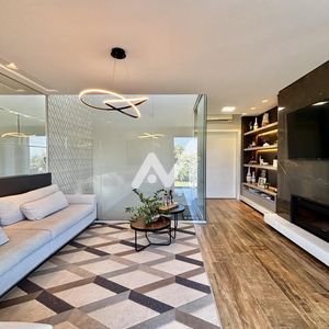 Casa com 274m² e 3 dormitórios no bairro Universitário em Lajeado para Comprar